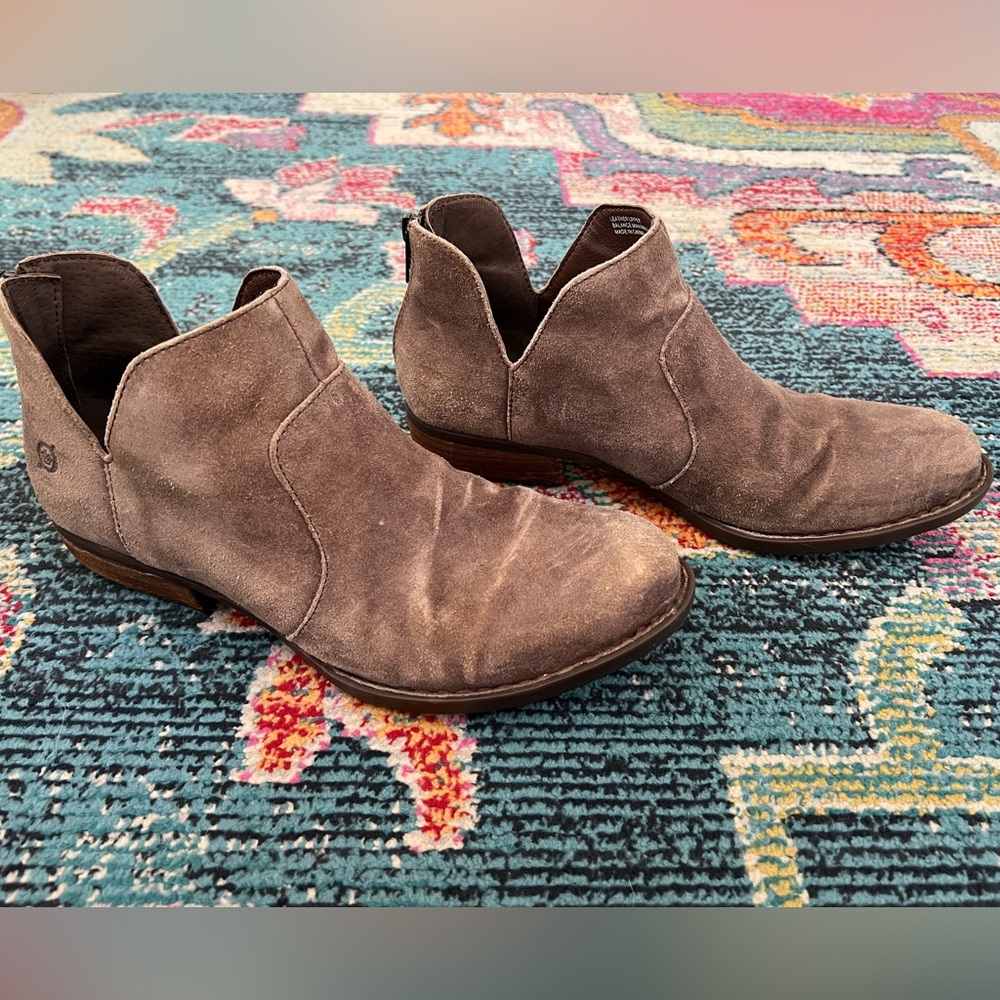 born Kerri ankle boot Dark Gray Distressed size 9